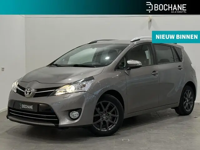 Photo 1 : Toyota Verso 2016 Petrol