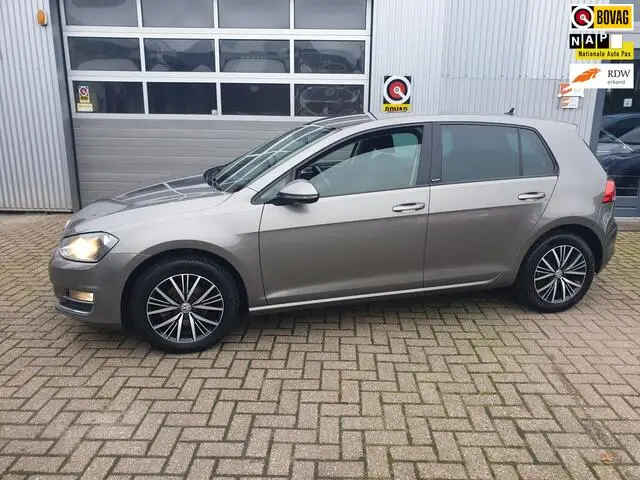 Photo 1 : Volkswagen Golf 2017 Petrol