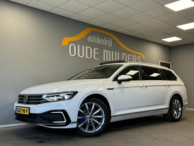 Photo 1 : Volkswagen Passat 2020 Hybride