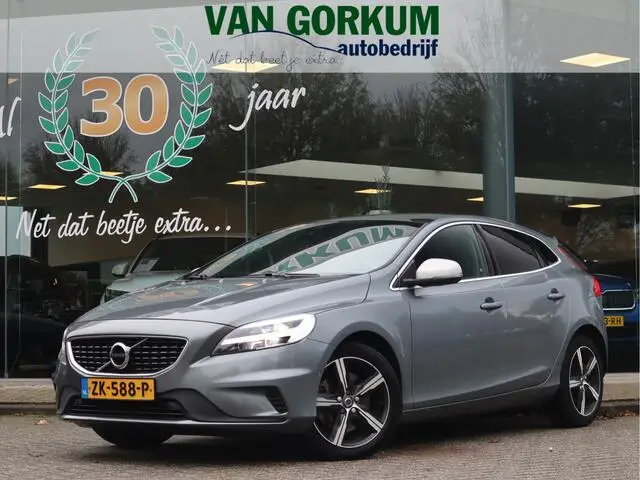 Photo 1 : Volvo V40 2019 Petrol