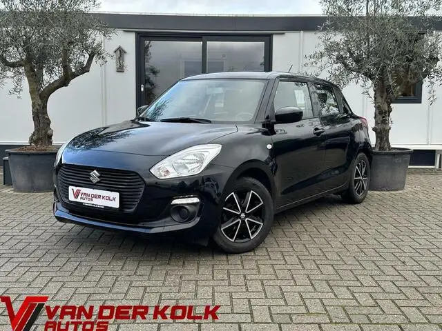 Photo 1 : Suzuki Swift 2017 Petrol