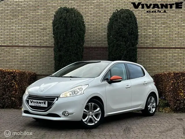 Photo 1 : Peugeot 208 2015 Petrol