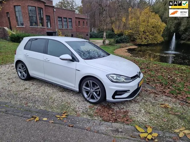 Photo 1 : Volkswagen Golf 2018 Petrol