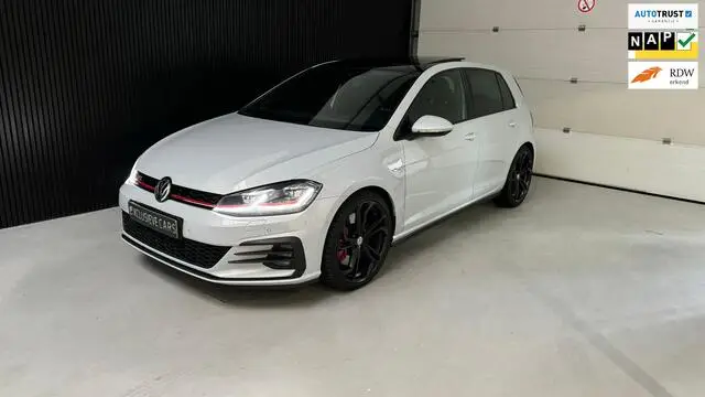 Photo 1 : Volkswagen Golf 2018 Petrol