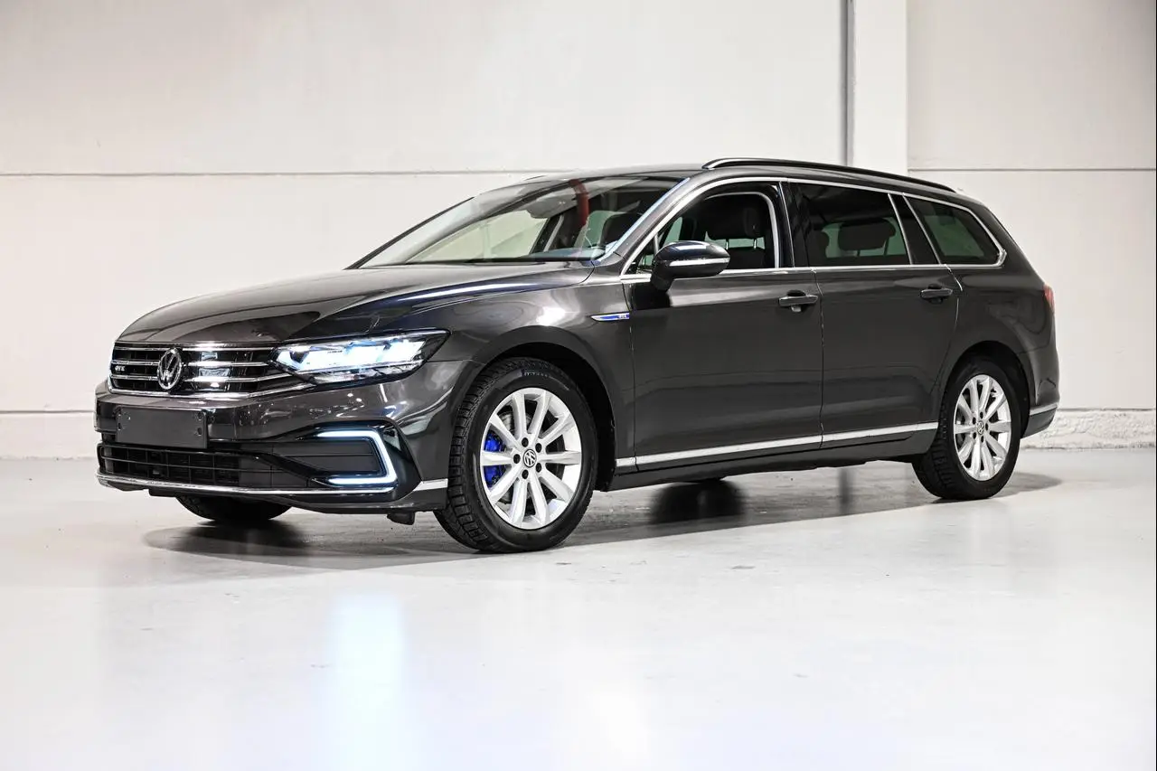 Photo 1 : Volkswagen Passat 2020 Hybride